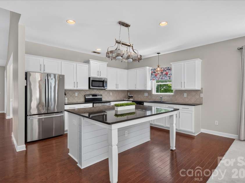 1030 Kaiser Way, Fort Mill, SC 29715.  MLS# CAR4397966, YatesRealty ID 37936. Kitchen island