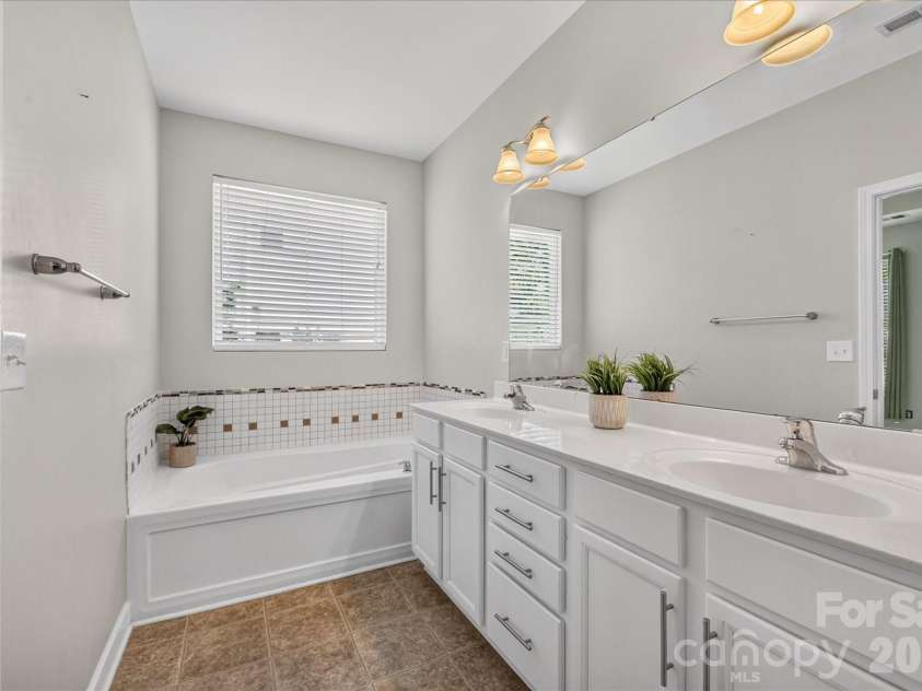 1030 Kaiser Way, Fort Mill, SC 29715.  MLS# CAR4397966, YatesRealty ID 37936. Primary Bath