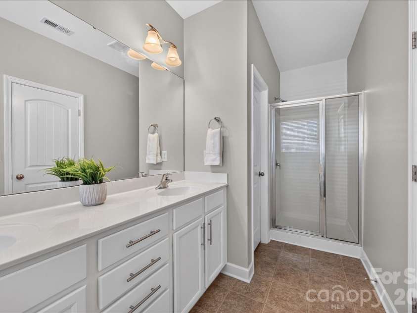 1030 Kaiser Way, Fort Mill, SC 29715.  MLS# CAR4397966, YatesRealty ID 37936. Primary Bath