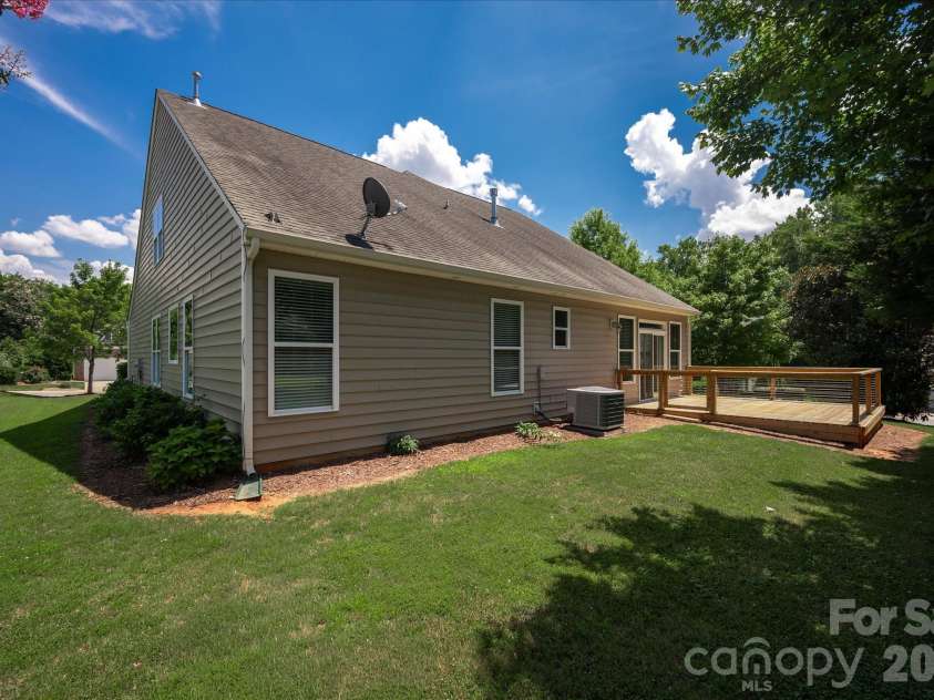 1030 Kaiser Way, Fort Mill, SC 29715.  MLS# CAR4397966, YatesRealty ID 37936. Rear yard