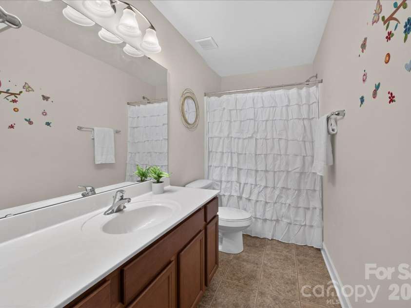 1030 Kaiser Way, Fort Mill, SC 29715.  MLS# CAR4397966, YatesRealty ID 37936. Secondary Bath Upstairs