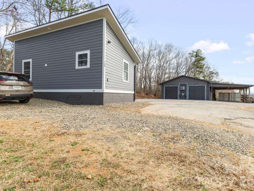 17 Red Leaf Road, Asheville, NC 28806.  MLS# CAR4356128, YatesRealty ID 3794. 