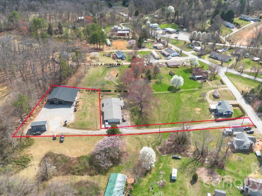 17 Red Leaf Road, Asheville, NC 28806.  MLS# CAR4356128, YatesRealty ID 3794. 