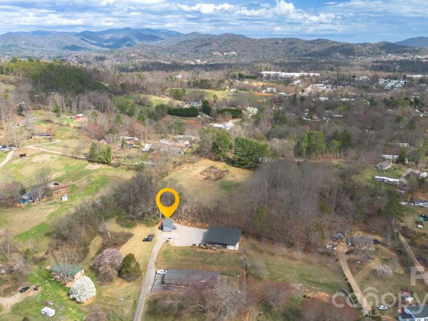 17 Red Leaf Road, Asheville, NC 28806.  MLS# CAR4356128, YatesRealty ID 3794. 