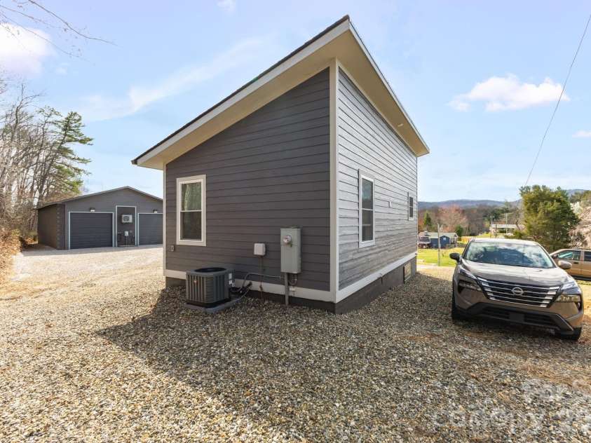 17 Red Leaf Road, Asheville, NC 28806.  MLS# CAR4356128, YatesRealty ID 3794. Cottage rear view