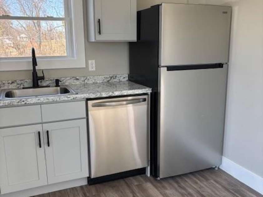 17 Red Leaf Road, Asheville, NC 28806.  MLS# CAR4356128, YatesRealty ID 3794. Kitchen in cottage