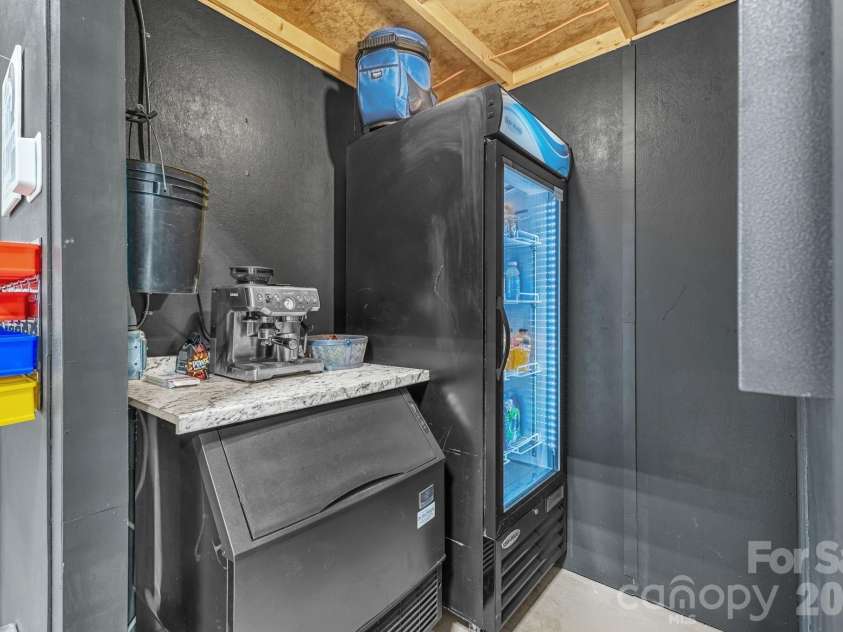 17 Red Leaf Road, Asheville, NC 28806.  MLS# CAR4356128, YatesRealty ID 3794. Snack room - personal items do not convey.