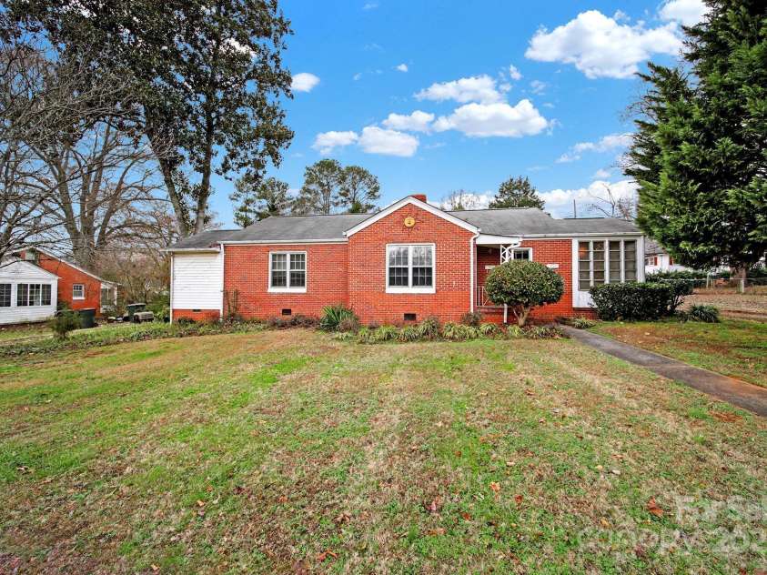 951 Cedar Street, Rock Hill, SC 29730.  MLS# CAR4210338, YatesRealty ID 3794. 