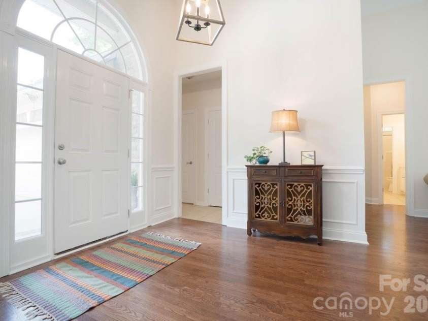 147 Honeysuckle Creek Loop, Mooresville, NC 28117.  MLS# CAR4368793, YatesRealty ID 37940. Beautiful Entry Way