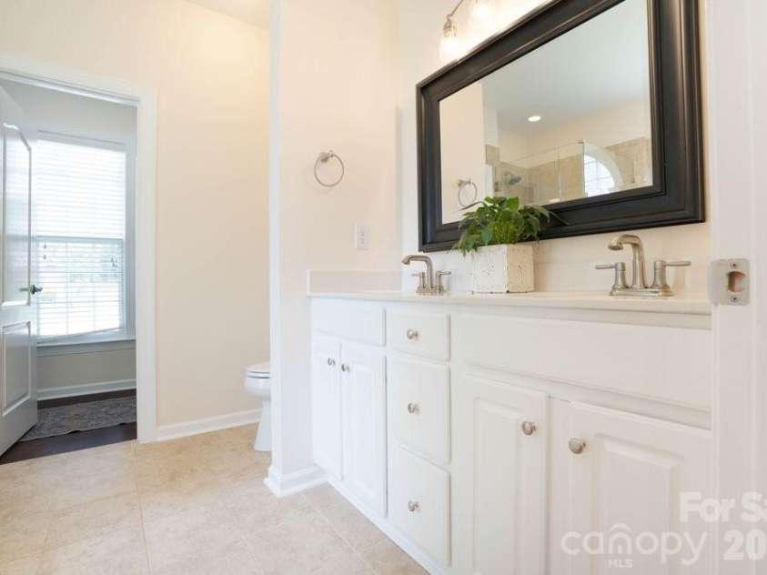 147 Honeysuckle Creek Loop, Mooresville, NC 28117.  MLS# CAR4368793, YatesRealty ID 37940. Primary Bath w/ Double Vanity