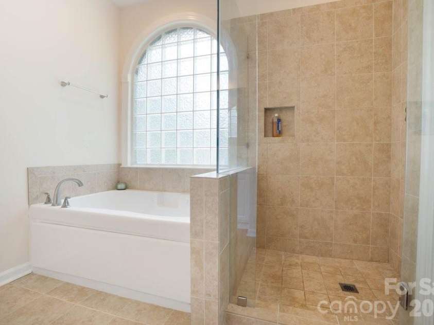 147 Honeysuckle Creek Loop, Mooresville, NC 28117.  MLS# CAR4368793, YatesRealty ID 37940. Primary Bath w/ Tiled Walk-in Shower