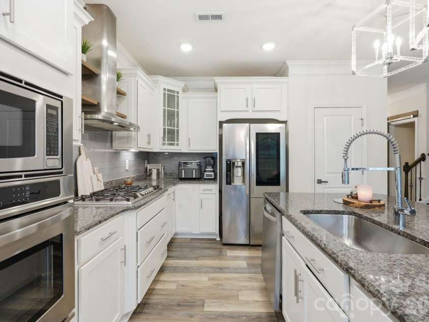 4870 Summerside Drive, Clover, SC 29710.  MLS# CAR4394846, YatesRealty ID 37943. Kitchen