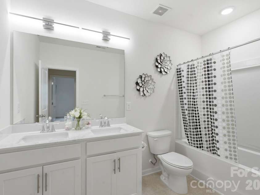 4870 Summerside Drive, Clover, SC 29710.  MLS# CAR4394846, YatesRealty ID 37943. Walkout basement bathroom