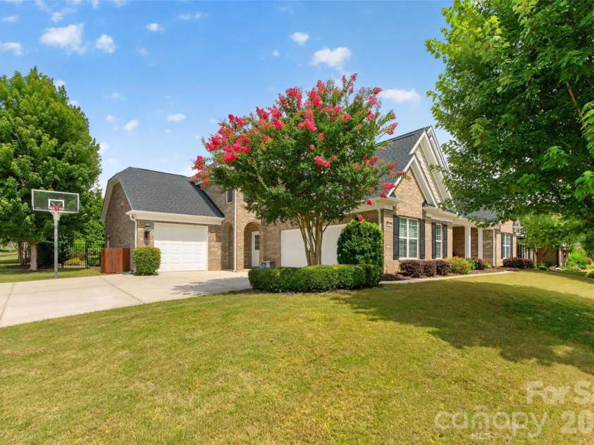 10601 Waxhaw Manor Drive, Waxhaw, NC 28173.  MLS# CAR4397302, YatesRealty ID 37944. 