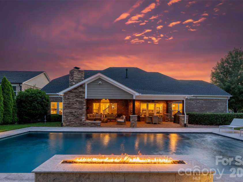10601 Waxhaw Manor Drive, Waxhaw, NC 28173.  MLS# CAR4397302, YatesRealty ID 37944. 