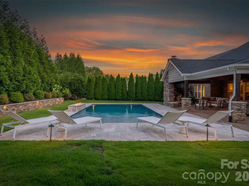 10601 Waxhaw Manor Drive, Waxhaw, NC 28173.  MLS# CAR4397302, YatesRealty ID 37944. 