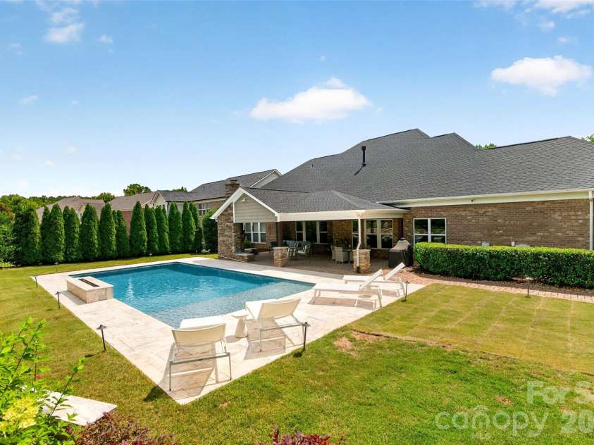 10601 Waxhaw Manor Drive, Waxhaw, NC 28173.  MLS# CAR4397302, YatesRealty ID 37944. Gunite Pool