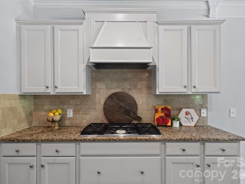 10601 Waxhaw Manor Drive, Waxhaw, NC 28173.  MLS# CAR4397302, YatesRealty ID 37944. Kitchen