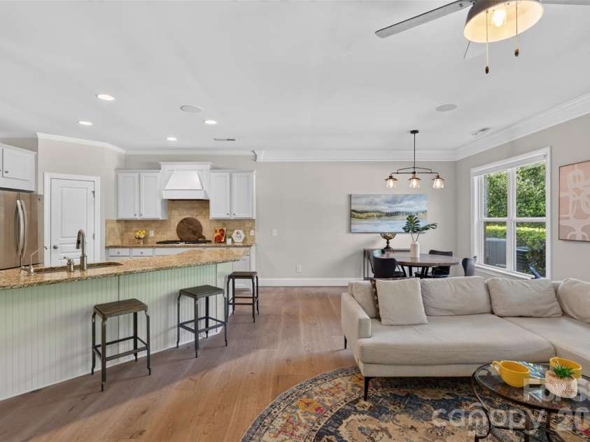 10601 Waxhaw Manor Drive, Waxhaw, NC 28173.  MLS# CAR4397302, YatesRealty ID 37944. Kitchen