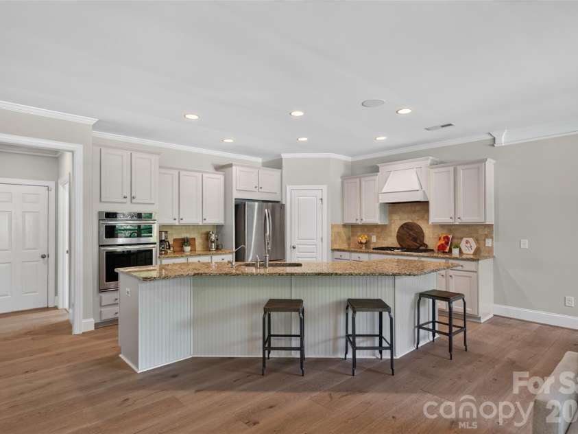 10601 Waxhaw Manor Drive, Waxhaw, NC 28173.  MLS# CAR4397302, YatesRealty ID 37944. Kitchen