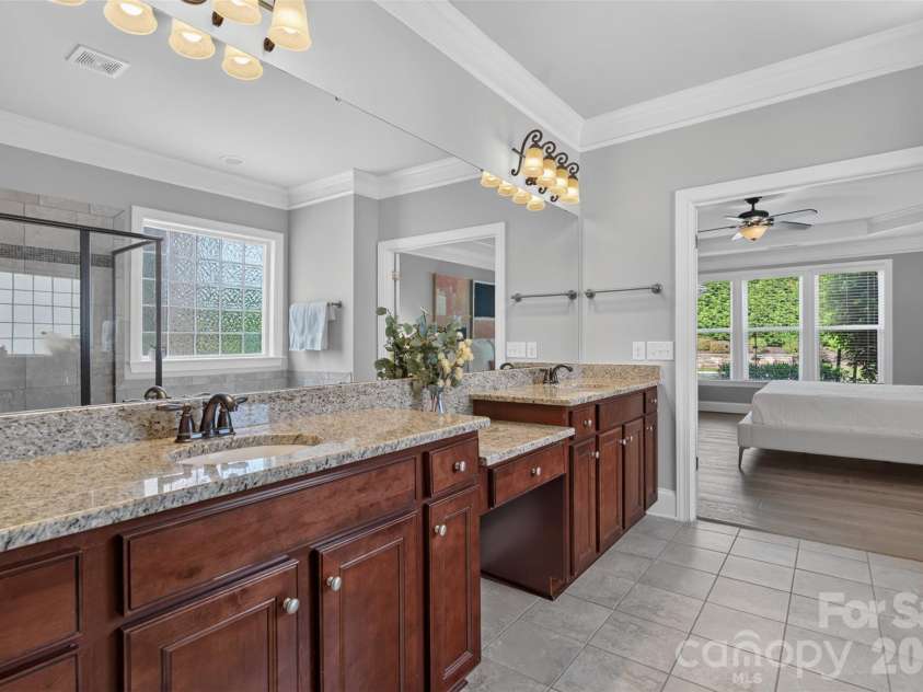 10601 Waxhaw Manor Drive, Waxhaw, NC 28173.  MLS# CAR4397302, YatesRealty ID 37944. Primary bath