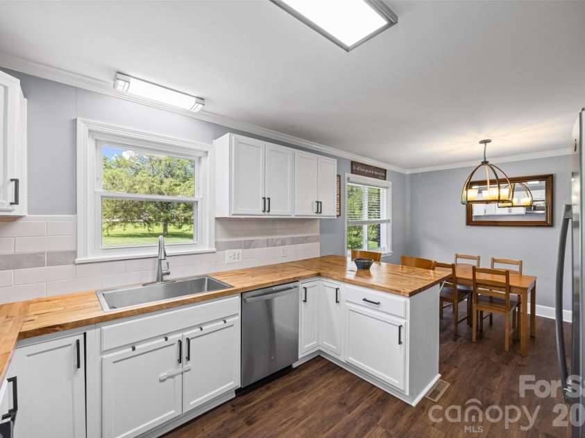 1411 Oakdale Road, Rock Hill, SC 29730.  MLS# CAR4399512, YatesRealty ID 37946. 