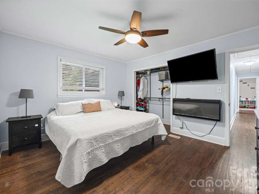 1411 Oakdale Road, Rock Hill, SC 29730.  MLS# CAR4399512, YatesRealty ID 37946. 