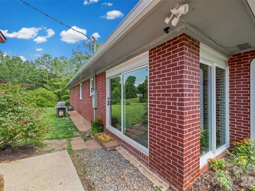 1411 Oakdale Road, Rock Hill, SC 29730.  MLS# CAR4399512, YatesRealty ID 37946. 