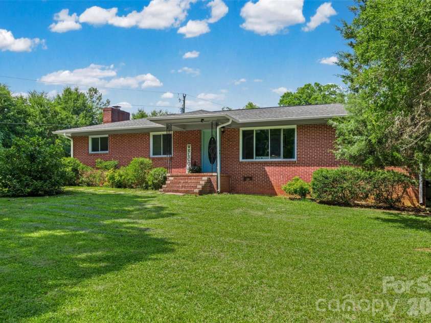 1411 Oakdale Road, Rock Hill, SC 29730.  MLS# CAR4399512, YatesRealty ID 37946. 