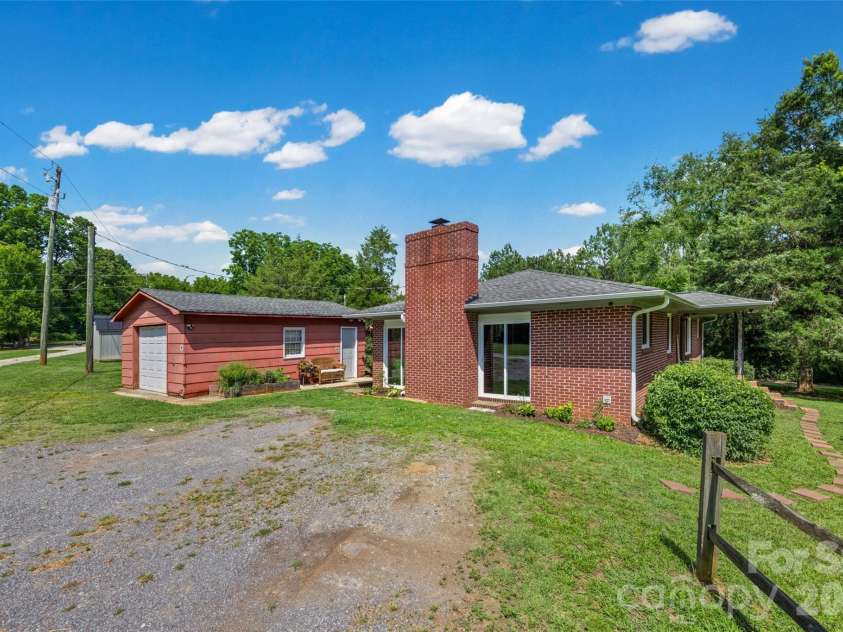 1411 Oakdale Road, Rock Hill, SC 29730.  MLS# CAR4399512, YatesRealty ID 37946. 
