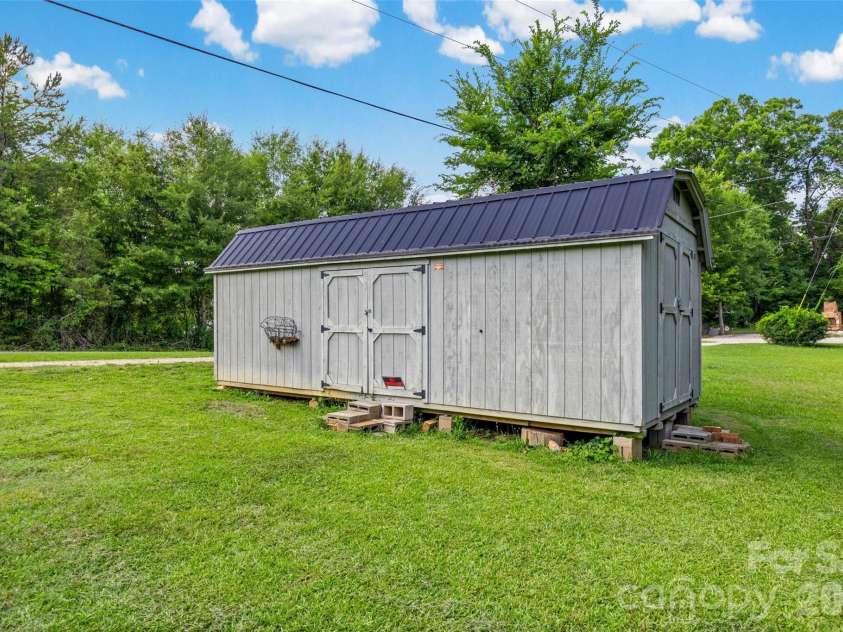 1411 Oakdale Road, Rock Hill, SC 29730.  MLS# CAR4399512, YatesRealty ID 37946. Great storage space