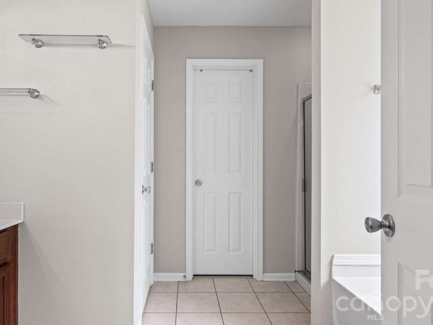 2001 Choke Berry Way, Waxhaw, NC 28173.  MLS# CAR4401025, YatesRealty ID 37947. Primary en-suite bathroom