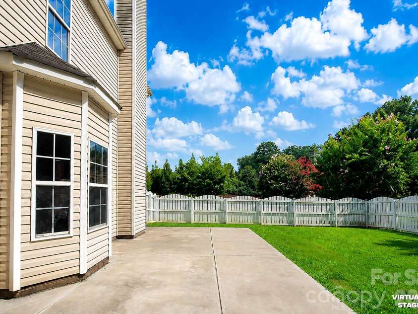 2001 Choke Berry Way, Waxhaw, NC 28173.  MLS# CAR4401025, YatesRealty ID 37947. Virtually staged. Items removed