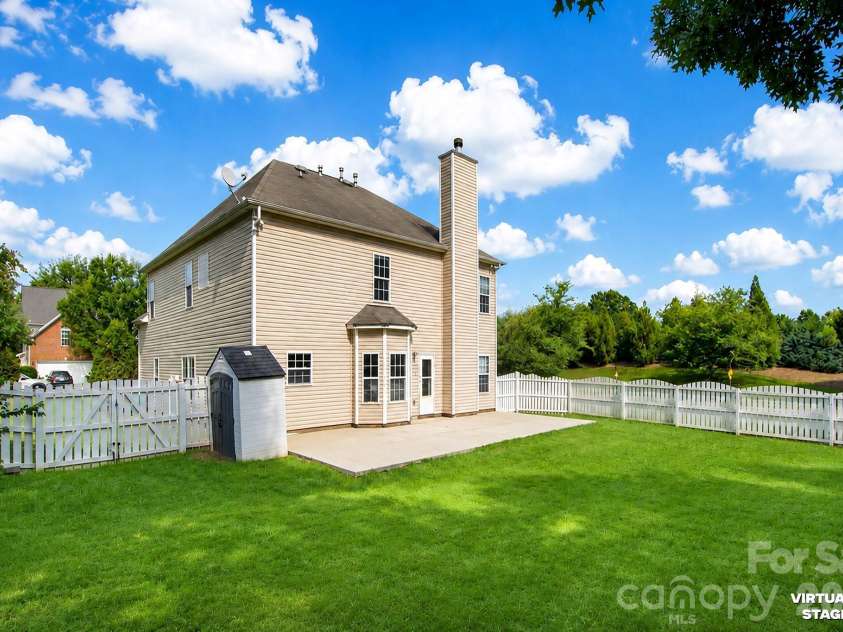 2001 Choke Berry Way, Waxhaw, NC 28173.  MLS# CAR4401025, YatesRealty ID 37947. Virtually staged. Items removed