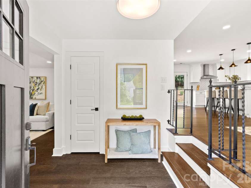 5416 Londonderry Road, Charlotte, NC 28210.  MLS# CAR4401068, YatesRealty ID 37948. 