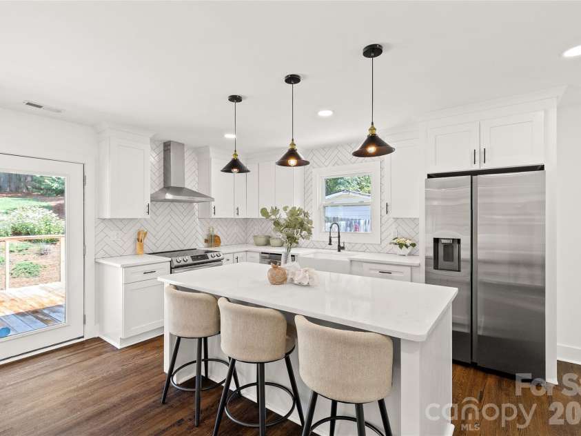 5416 Londonderry Road, Charlotte, NC 28210.  MLS# CAR4401068, YatesRealty ID 37948. 