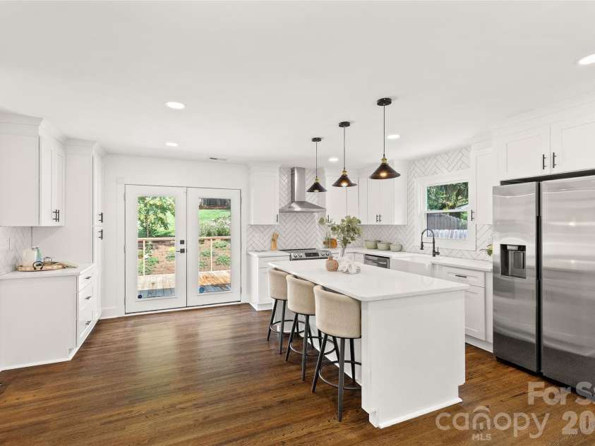 5416 Londonderry Road, Charlotte, NC 28210.  MLS# CAR4401068, YatesRealty ID 37948. 