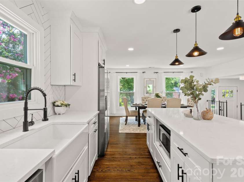 5416 Londonderry Road, Charlotte, NC 28210.  MLS# CAR4401068, YatesRealty ID 37948. 