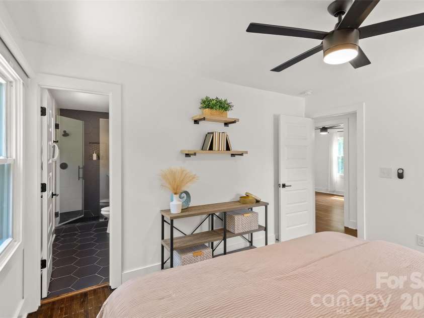 5416 Londonderry Road, Charlotte, NC 28210.  MLS# CAR4401068, YatesRealty ID 37948. 