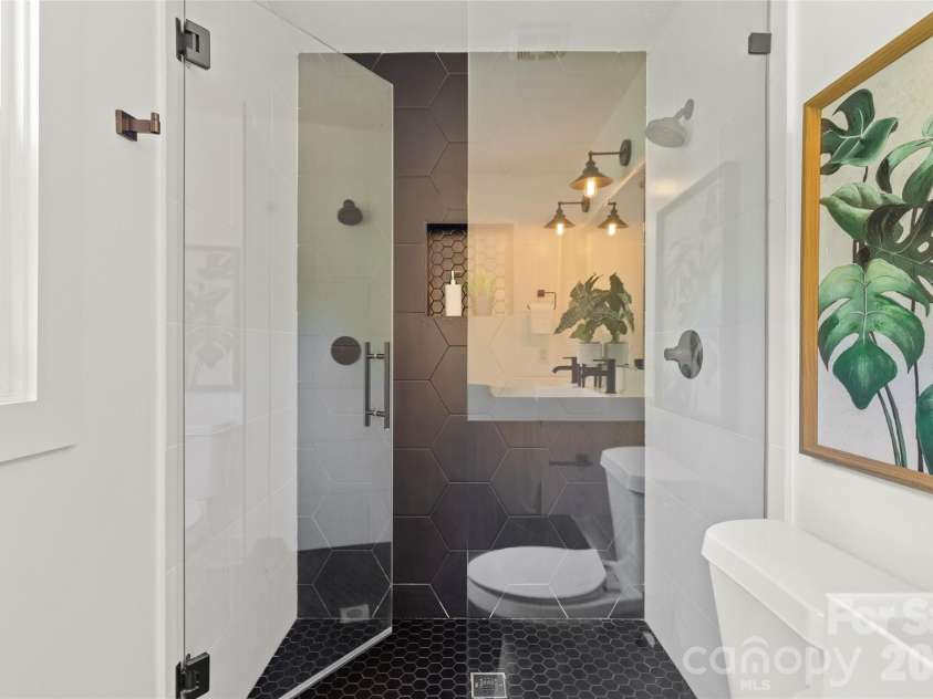 5416 Londonderry Road, Charlotte, NC 28210.  MLS# CAR4401068, YatesRealty ID 37948. 