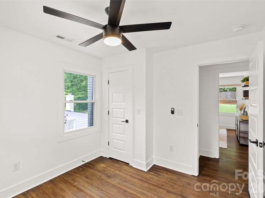 5416 Londonderry Road, Charlotte, NC 28210.  MLS# CAR4401068, YatesRealty ID 37948. 