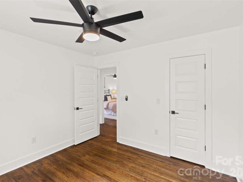 5416 Londonderry Road, Charlotte, NC 28210.  MLS# CAR4401068, YatesRealty ID 37948. 