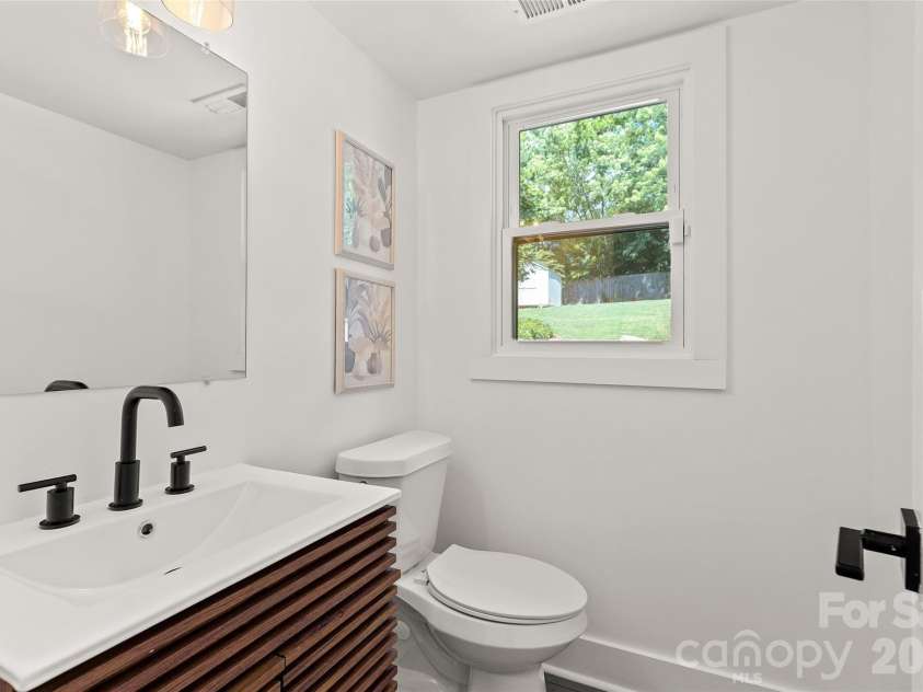 5416 Londonderry Road, Charlotte, NC 28210.  MLS# CAR4401068, YatesRealty ID 37948. 