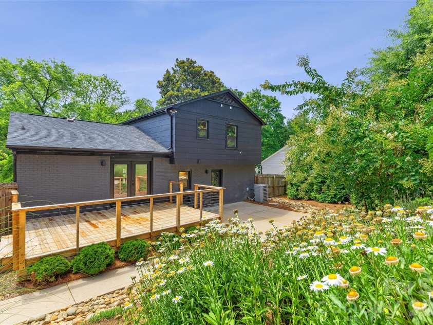 5416 Londonderry Road, Charlotte, NC 28210.  MLS# CAR4401068, YatesRealty ID 37948. 