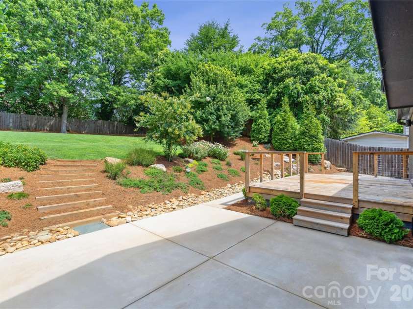 5416 Londonderry Road, Charlotte, NC 28210.  MLS# CAR4401068, YatesRealty ID 37948. 