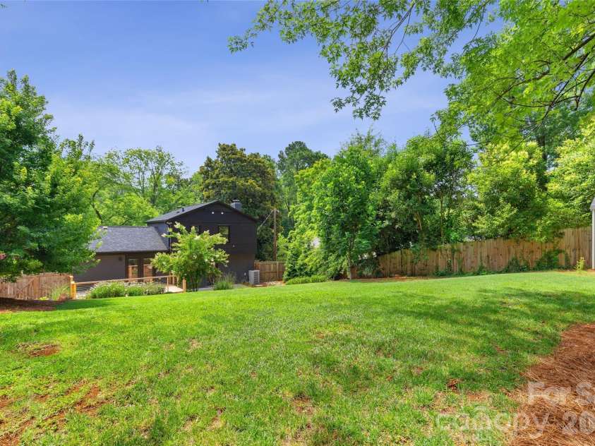 5416 Londonderry Road, Charlotte, NC 28210.  MLS# CAR4401068, YatesRealty ID 37948. 