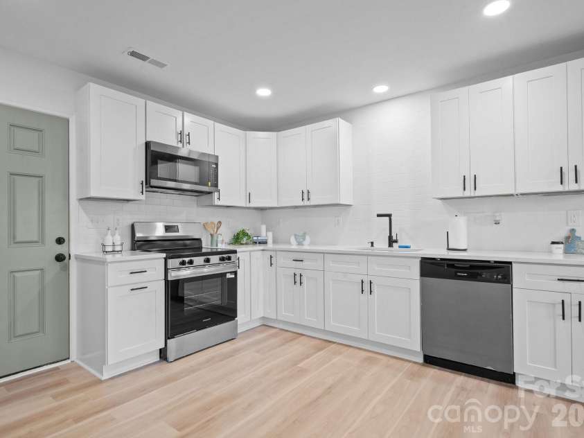 204 Myrtle School Road, Gastonia, NC 28052.  MLS# CAR4402495, YatesRealty ID 37949. 