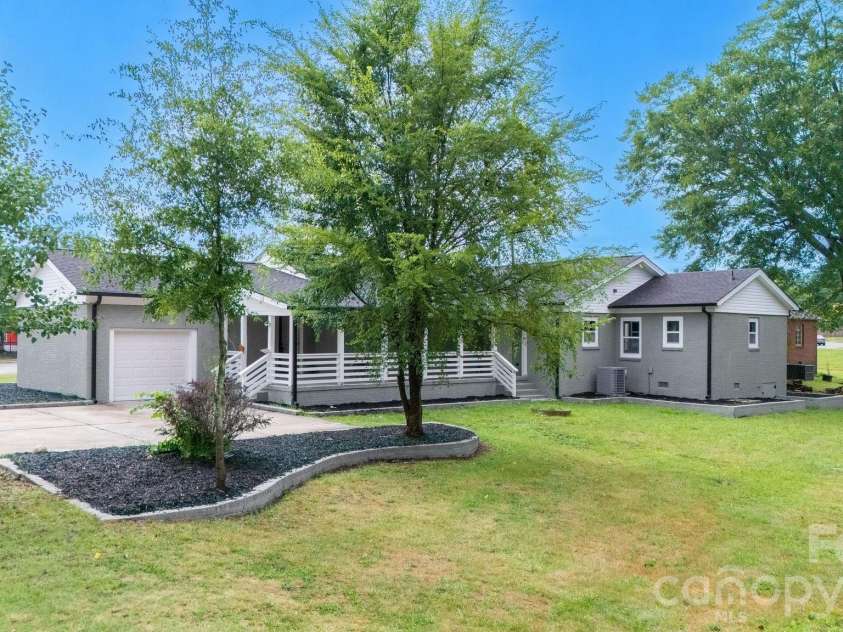 204 Myrtle School Road, Gastonia, NC 28052.  MLS# CAR4402495, YatesRealty ID 37949. 