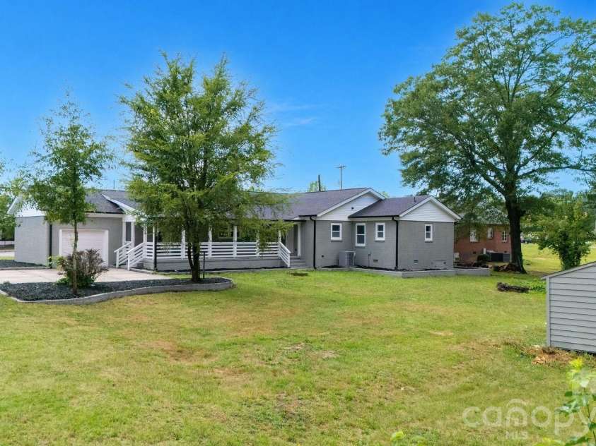 204 Myrtle School Road, Gastonia, NC 28052.  MLS# CAR4402495, YatesRealty ID 37949. 