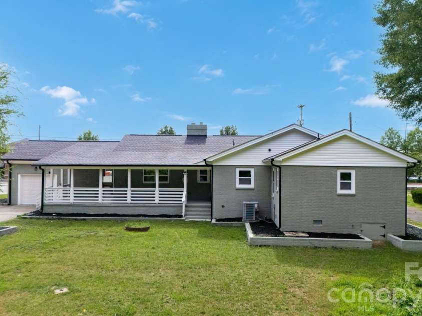 204 Myrtle School Road, Gastonia, NC 28052.  MLS# CAR4402495, YatesRealty ID 37949. 